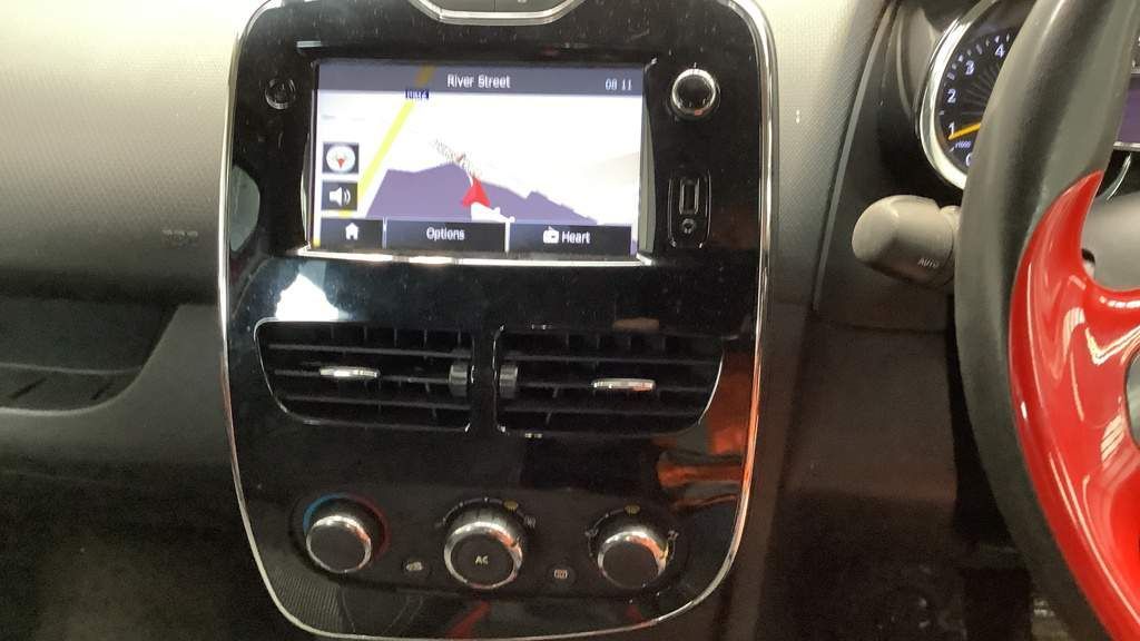 Used Renault Clio 2013 for sale - 76990253: Photo 13