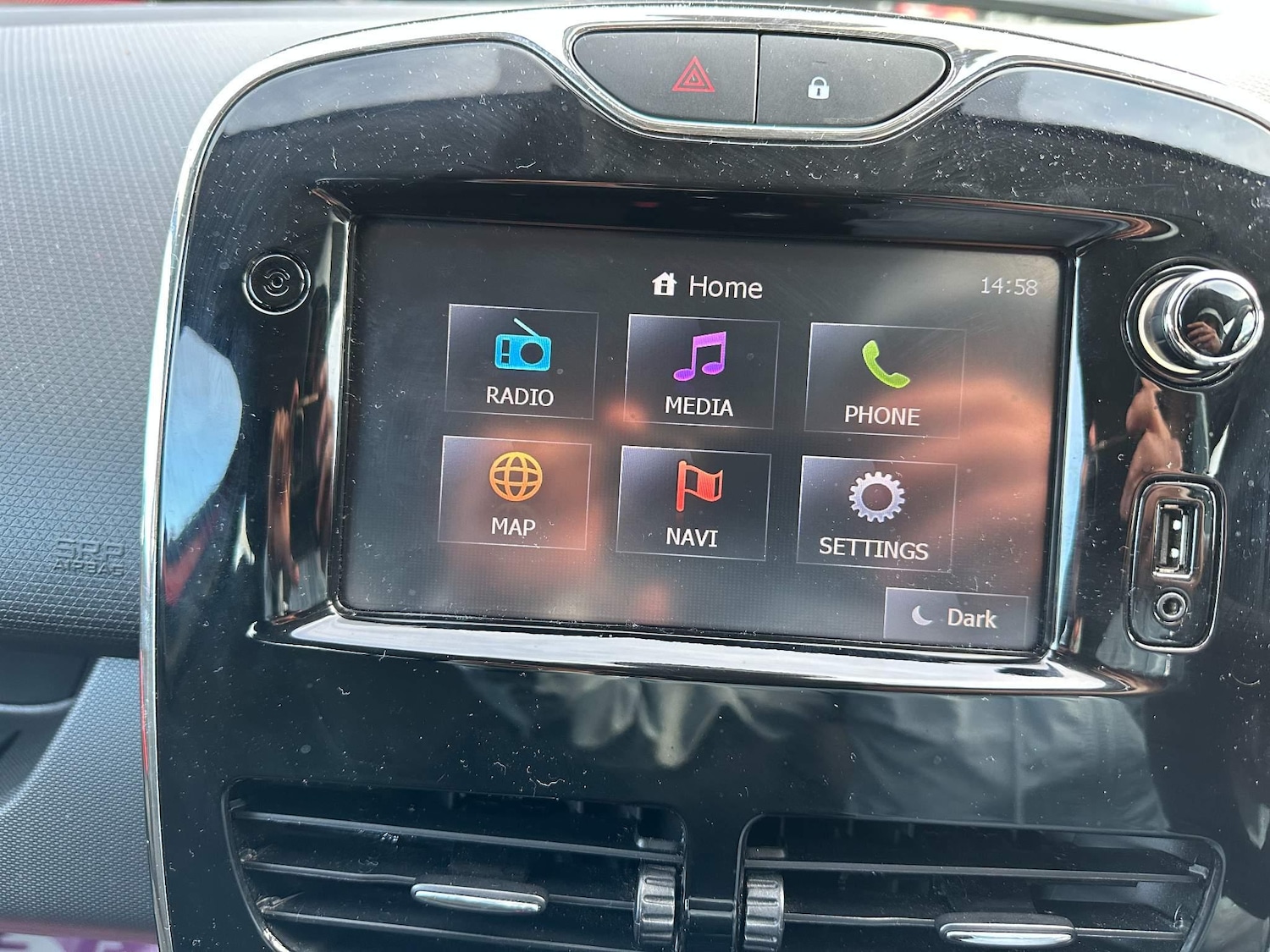 Used Renault Clio 2013 for sale - 76990253: Photo 14