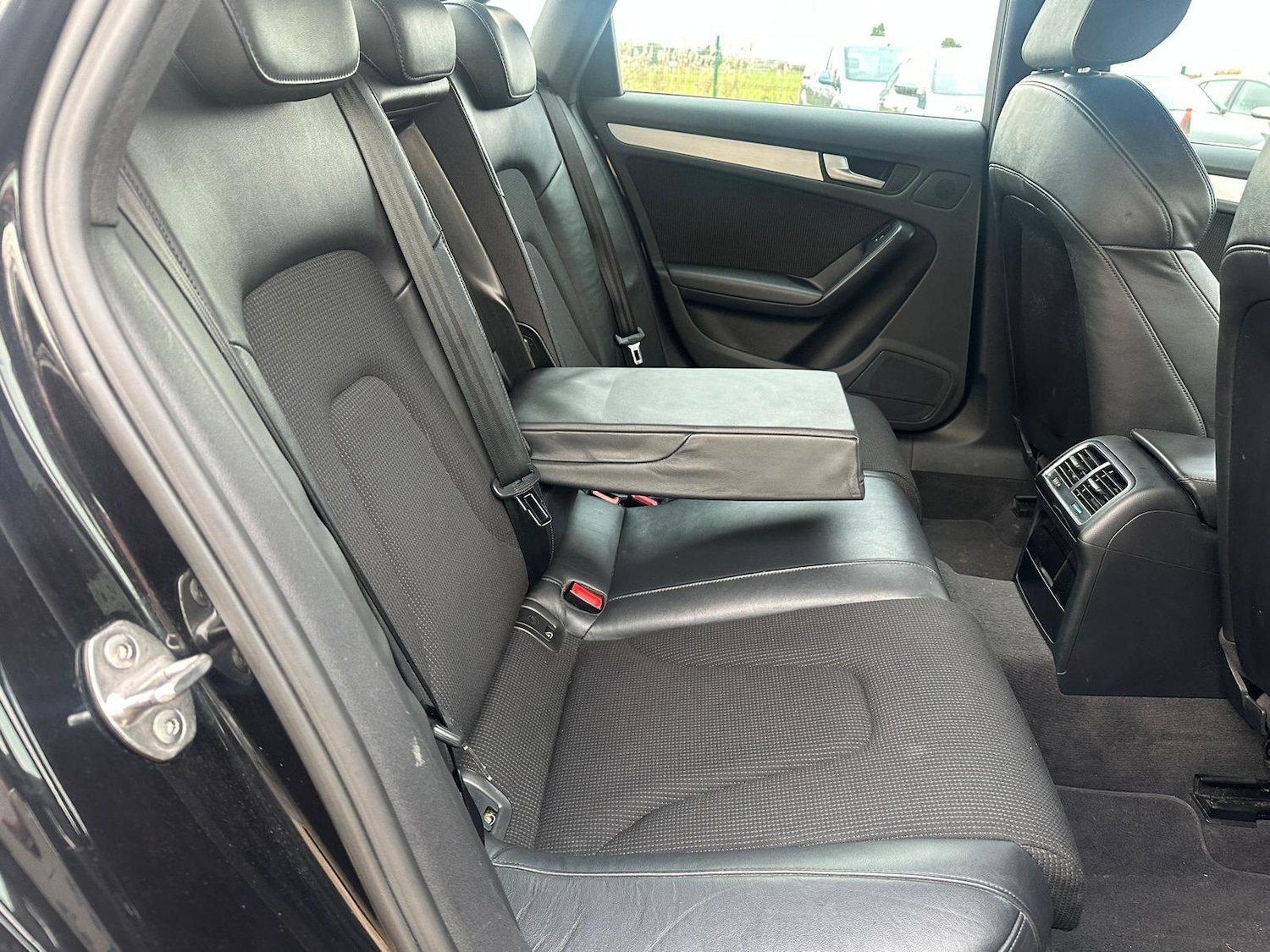 Used Audi A4 2010 for sale - 76991320: Photo 11