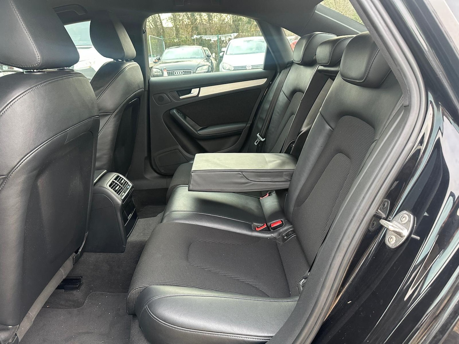 Used Audi A4 2010 for sale - 76991320: Photo 12