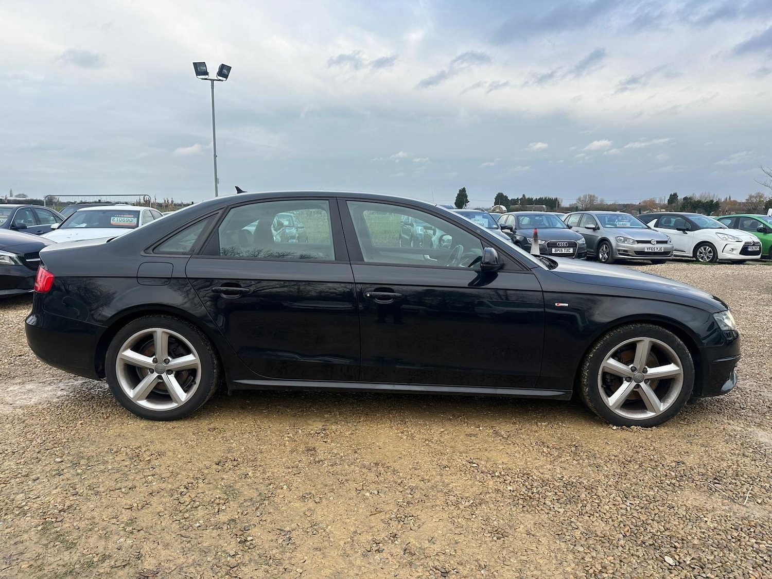 Used Audi A4 2010 for sale - 76991320: Photo 5