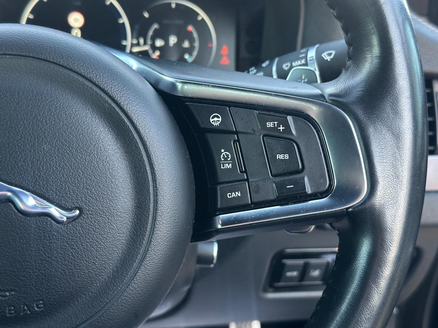 Used Jaguar XF 2017 for sale - 76765393: Photo 16