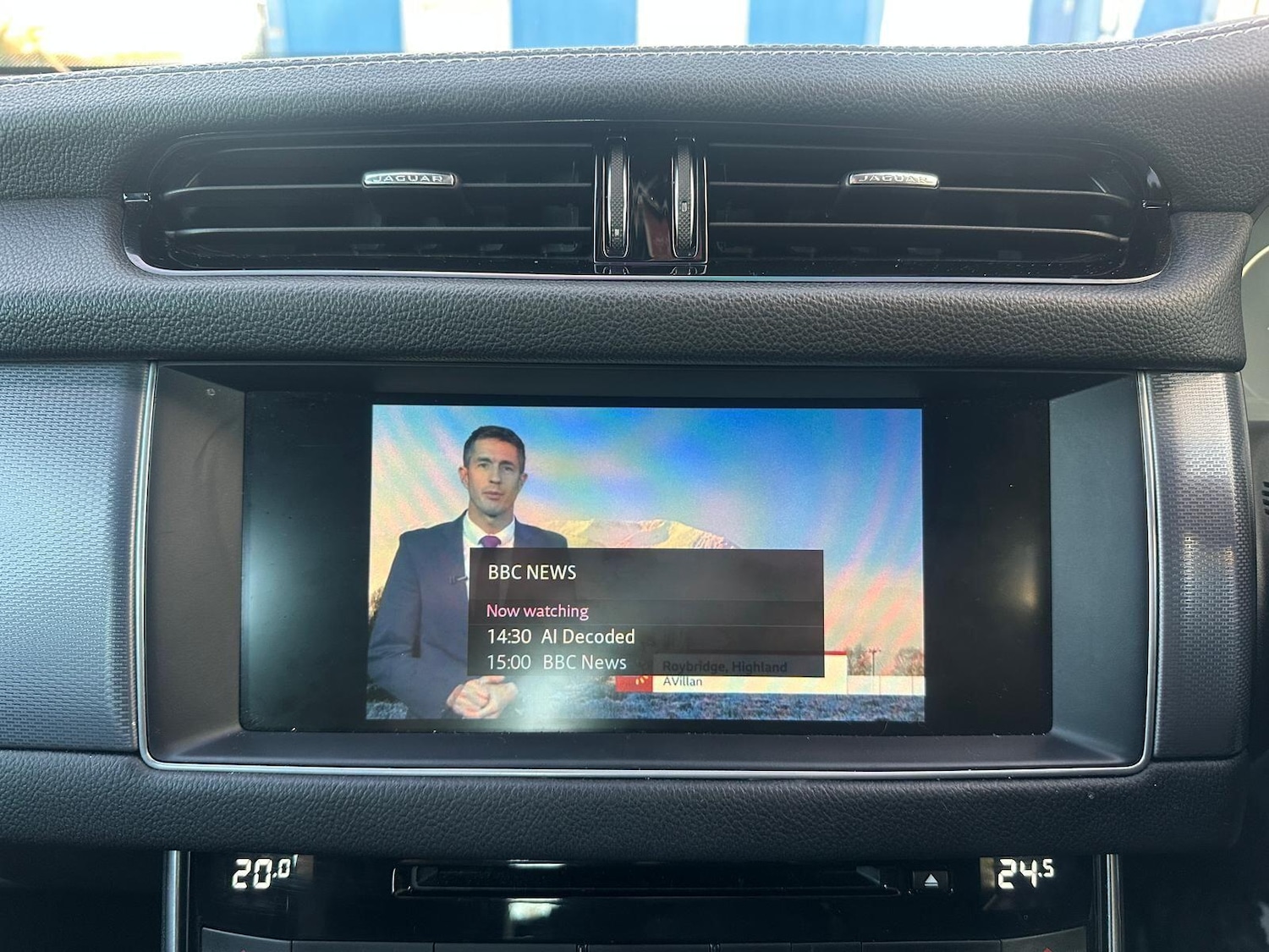 Used Jaguar XF 2017 for sale - 76765393: Photo 8