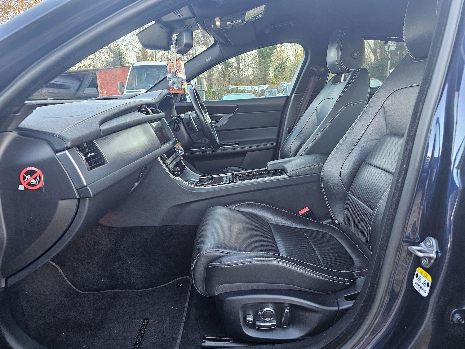 Used Jaguar XF 2017 for sale - 76765393: Photo 9