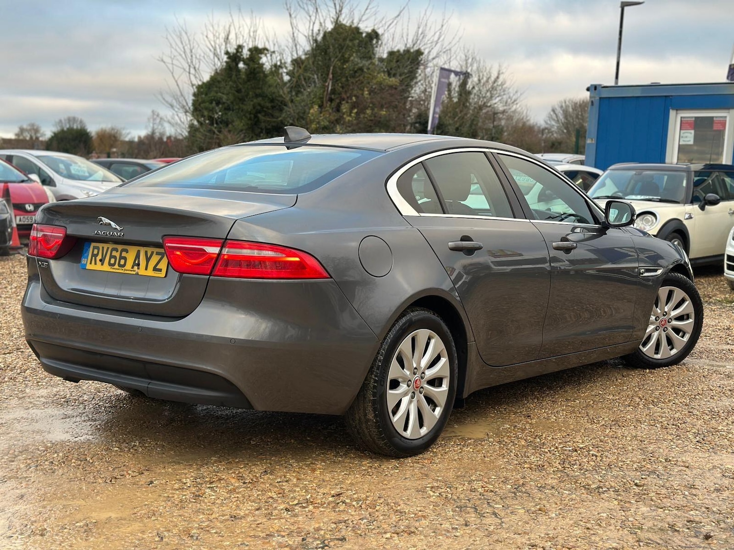 Used Jaguar XE 2016 for sale - 77537879: Photo 3