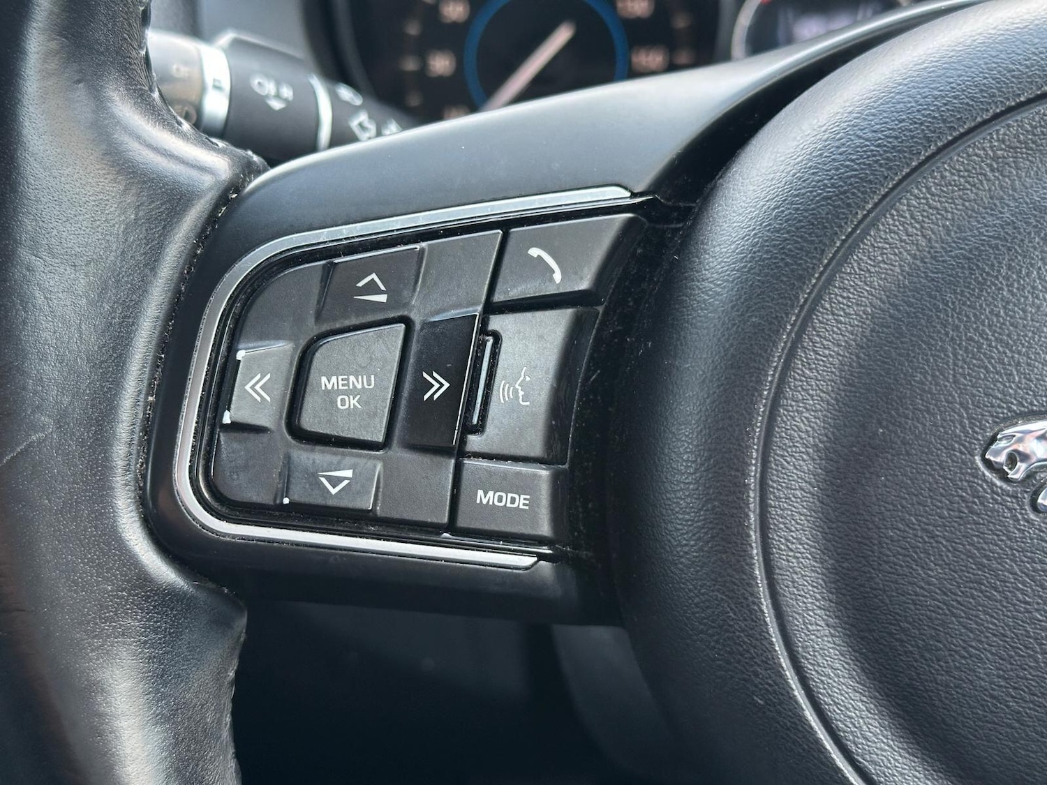 Used Jaguar XE 2016 for sale - 77537879: Photo 33