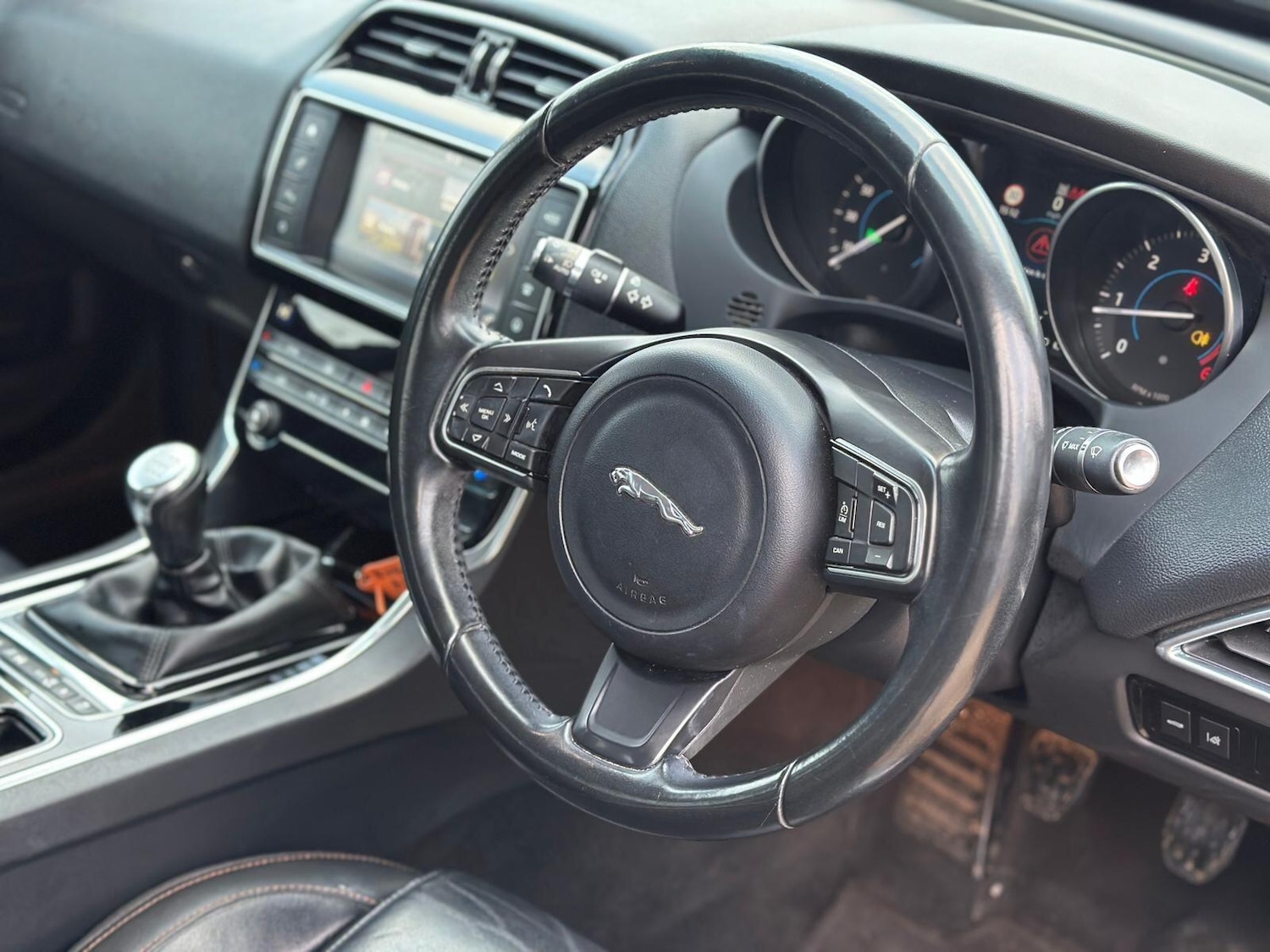 Used Jaguar XE 2016 for sale - 77537879: Photo 9