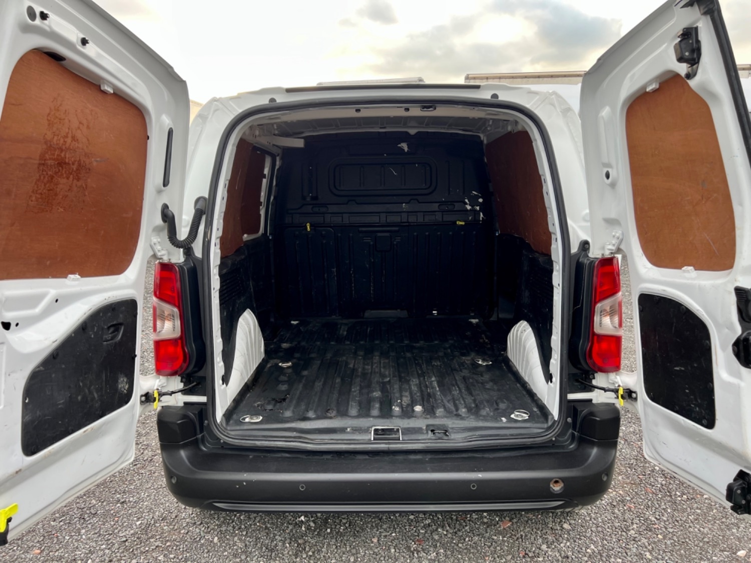 Used Peugeot Partner 2019 for sale - 68217536: Photo 10