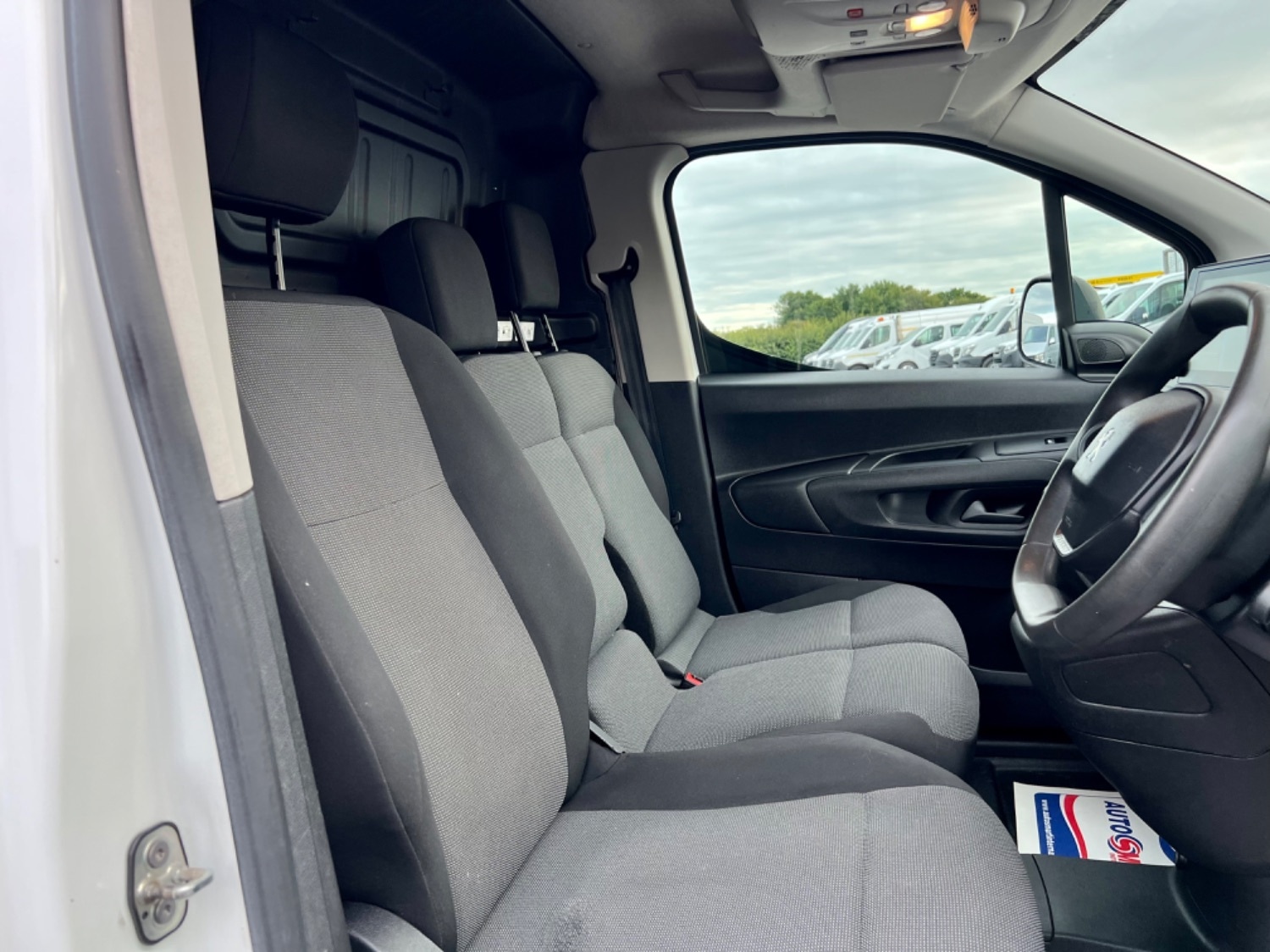 Used Peugeot Partner 2019 for sale - 68217536: Photo 9