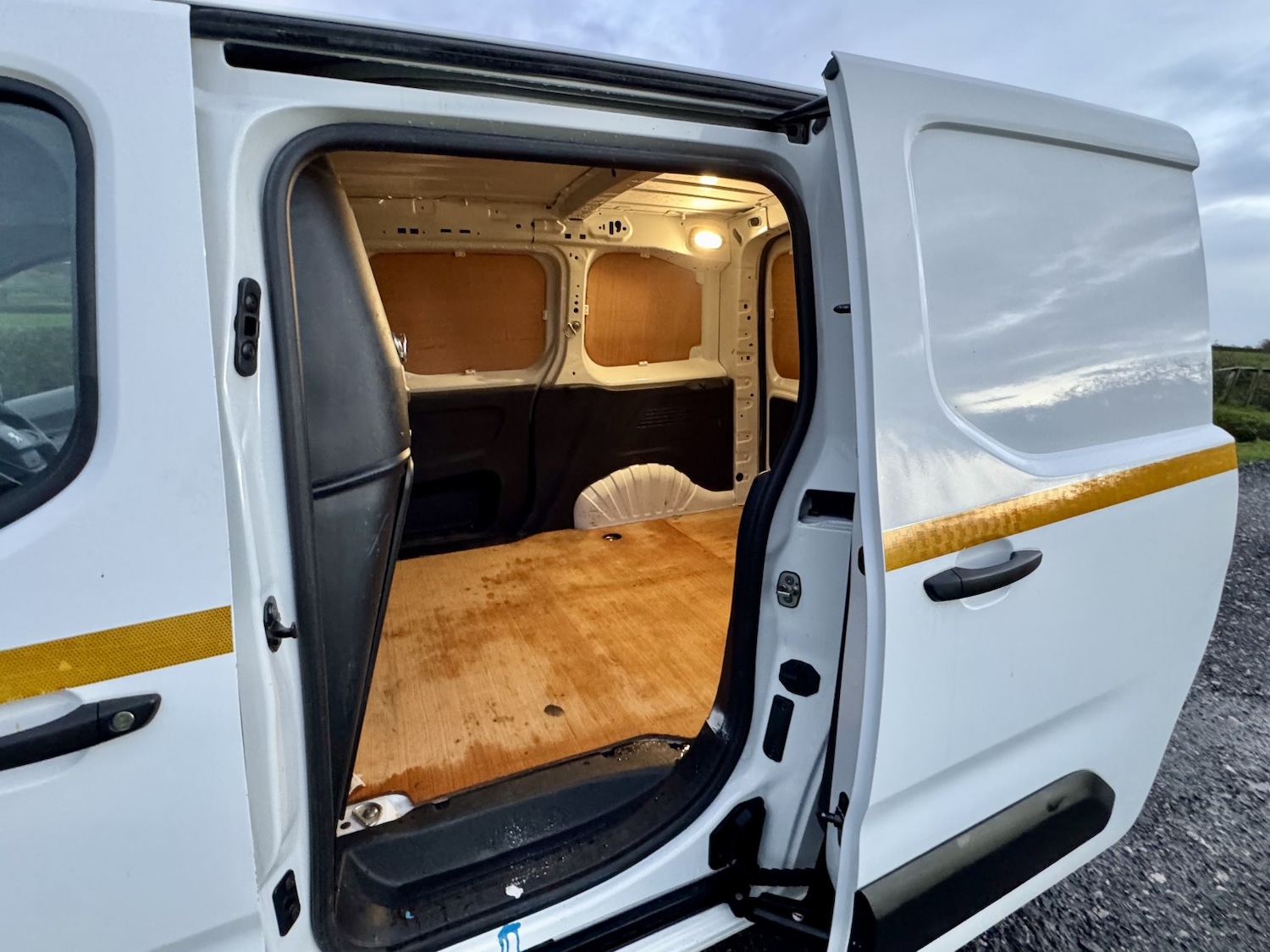 Used Peugeot Partner 2021 for sale - 77038988: Photo 7