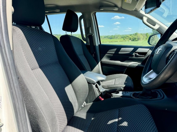 Used Toyota Hilux 2019 for sale - 74518839: Photo 9