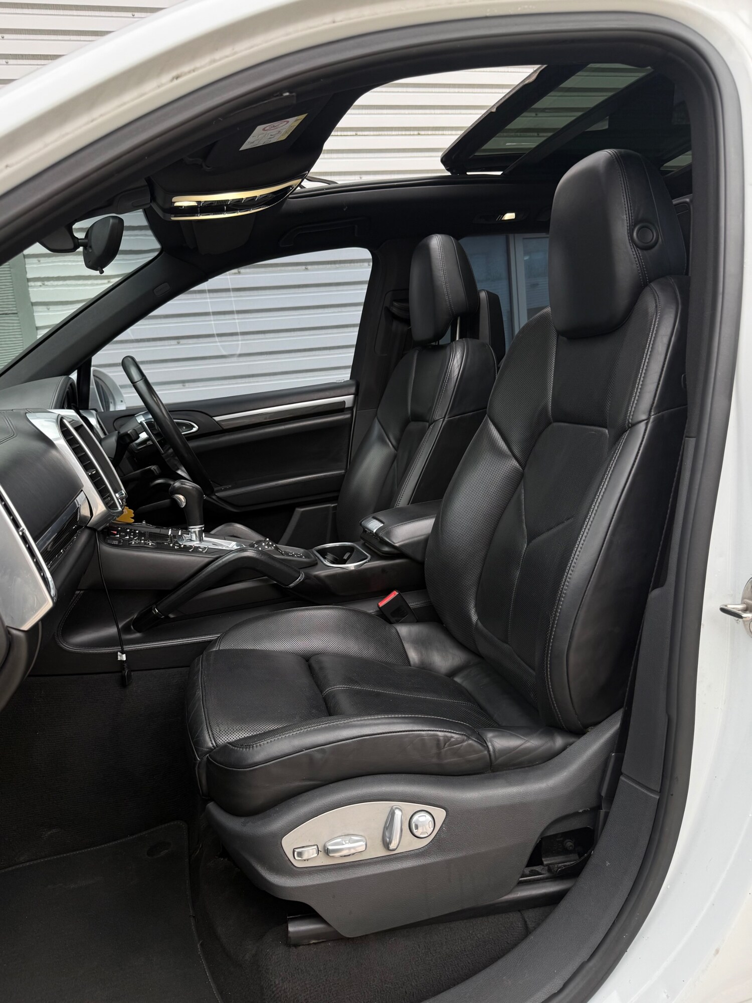 Used Porsche Cayenne 2015 for sale - 77693929: Photo 17