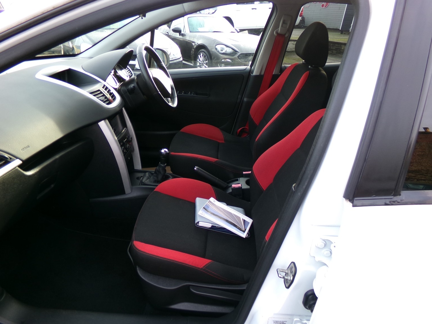 Used Peugeot 207 2011 for sale - 77201166: Photo 6