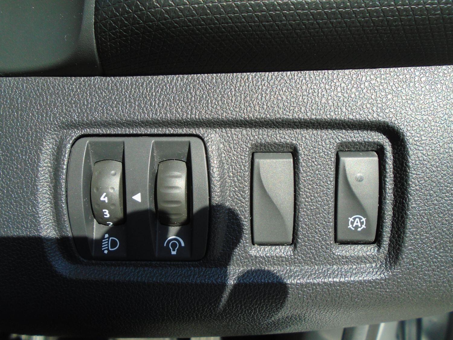 Used Renault Clio 2018 for sale - 76793760: Photo 20