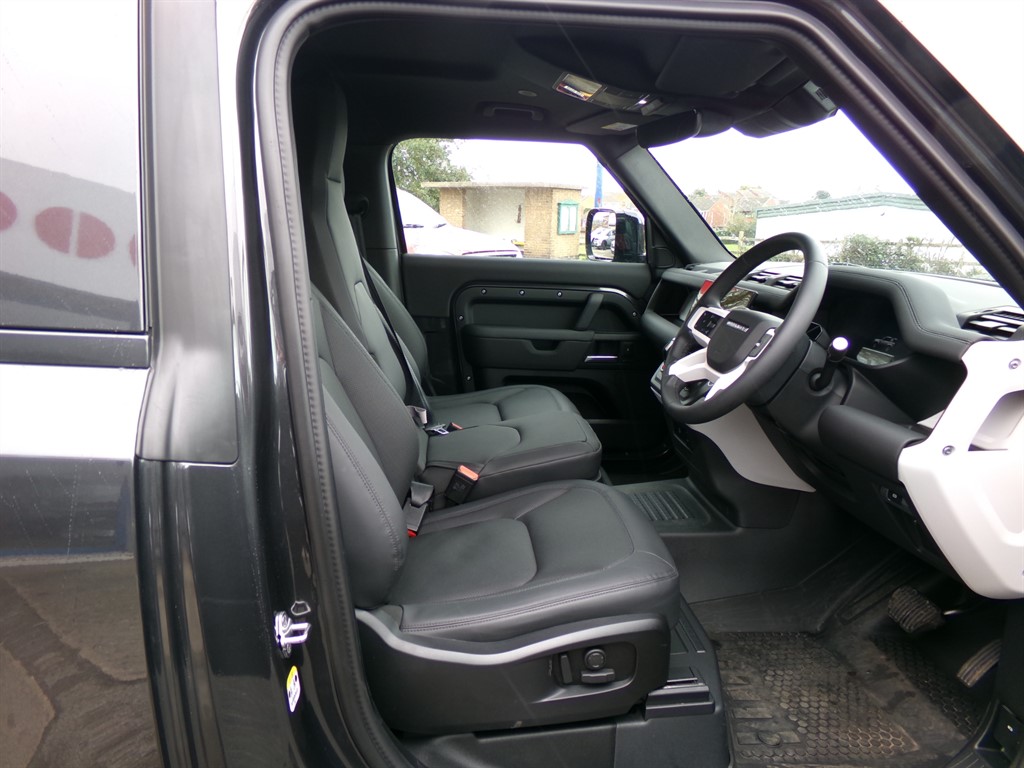 Used Land Rover Defender 2025 for sale - 78067264: Photo 6