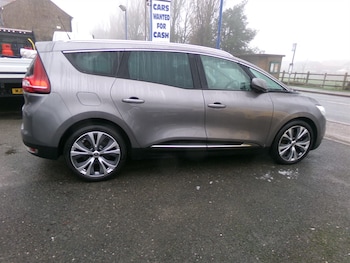 Used Renault Grand Scenic 2018 for sale - 77435377: Photo