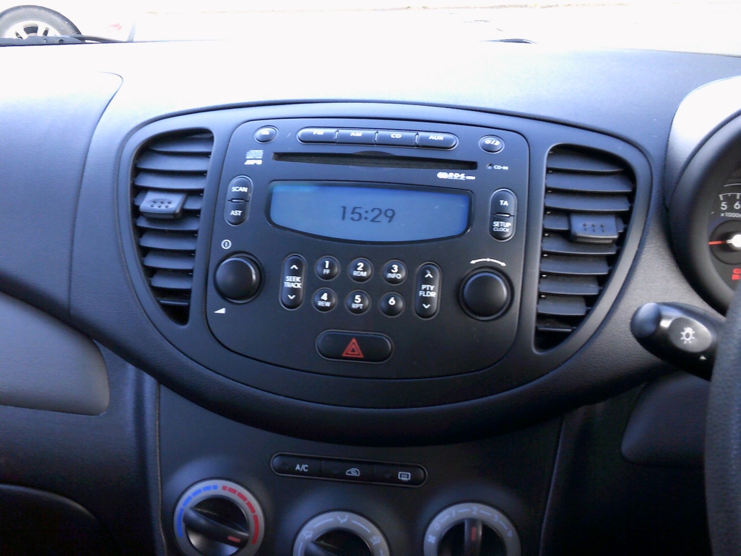 Used Hyundai i10 2012 for sale - 76347240: Photo 11