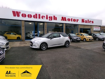 2017 - 1.2 PureTech 82 Connected Chic 3dr