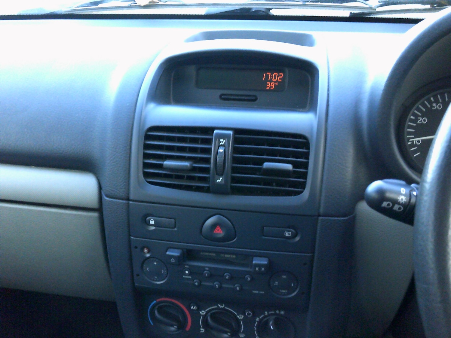 Used Renault Clio 2002 for sale - 76397051: Photo 13