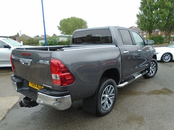 Used Toyota Hilux 2019 for sale - 75255797: Photo