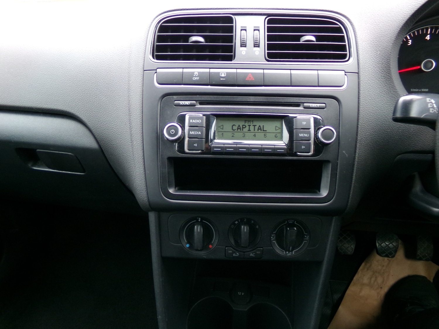 Used Volkswagen Polo 2011 for sale - 77028034: Photo 14