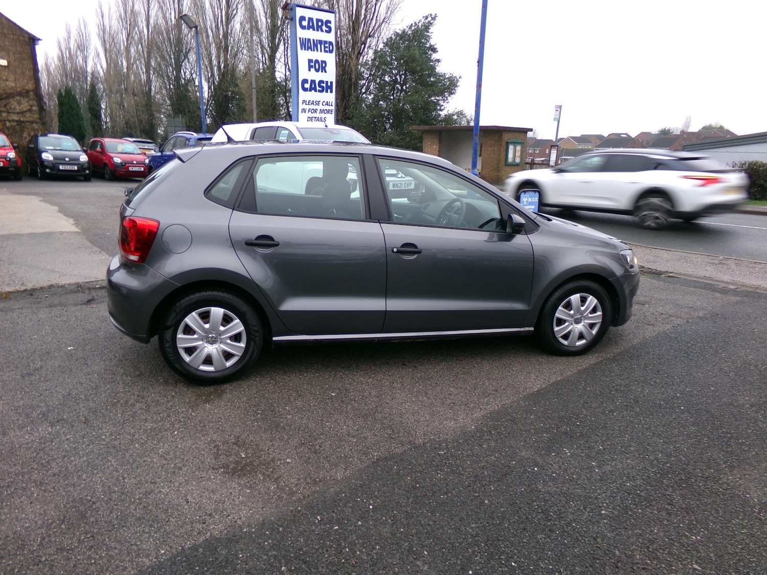 Used Volkswagen Polo 2011 for sale - 77028034: Photo 6