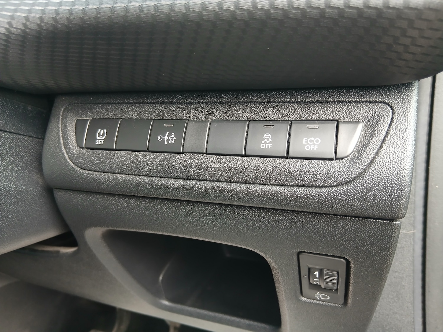 Used Peugeot 2008 2015 for sale - 76554748: Photo 18