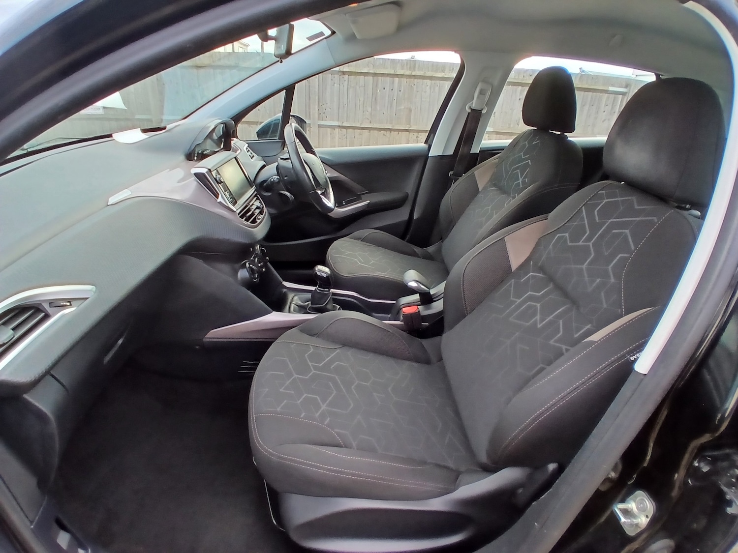 Used Peugeot 2008 2015 for sale - 76554748: Photo 9