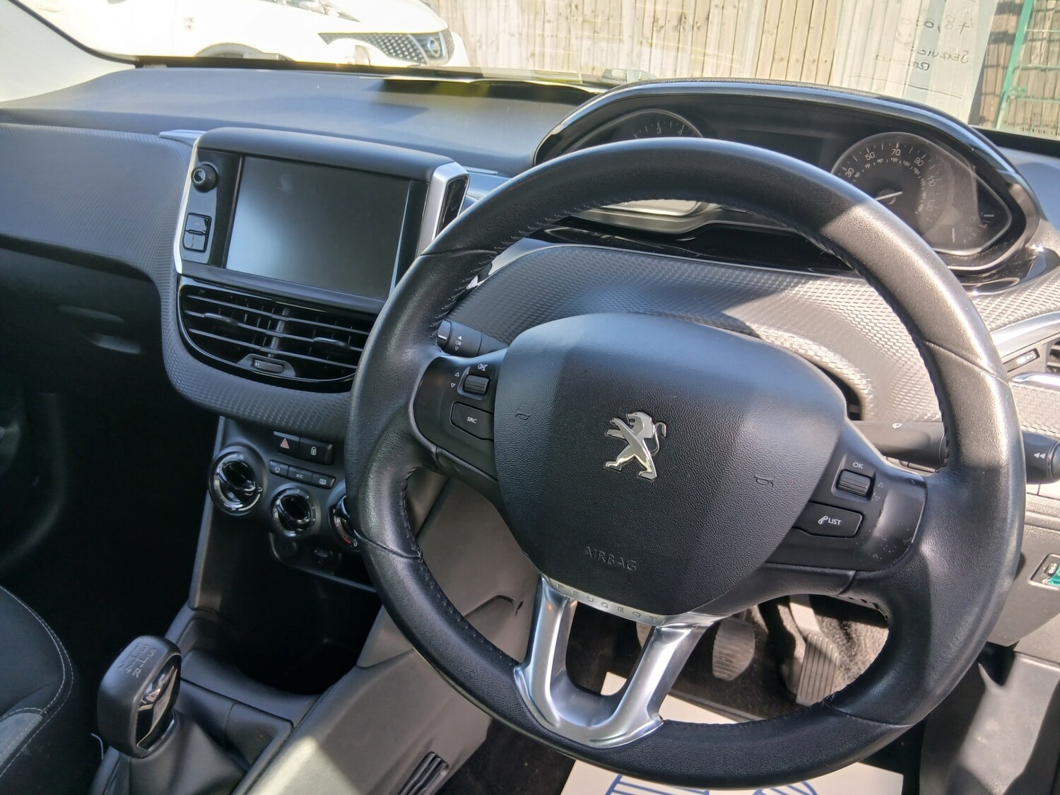 Used Peugeot 208 2015 for sale - 77973911: Photo 15