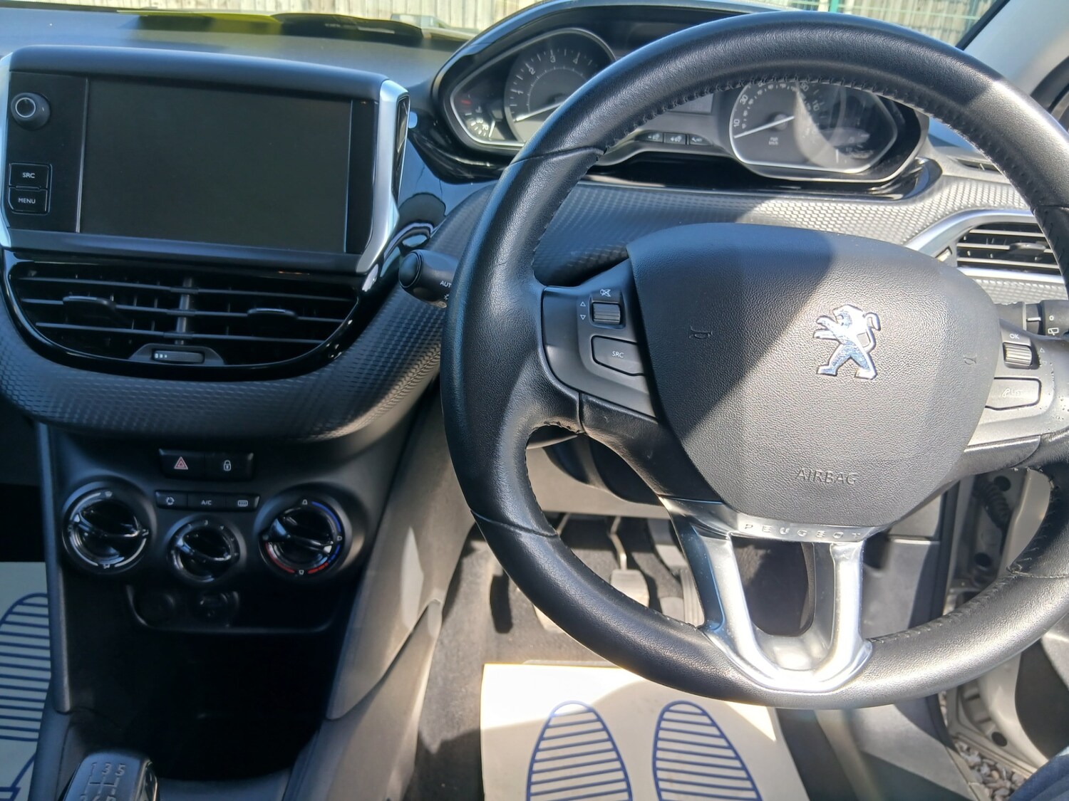 Used Peugeot 208 2015 for sale - 77973911: Photo 17