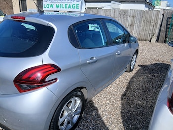 Used Peugeot 208 2015 for sale - 77973911: Photo