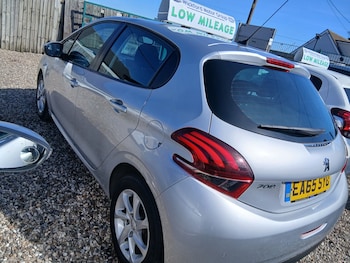 Used Peugeot 208 2015 for sale - 77973911: Photo