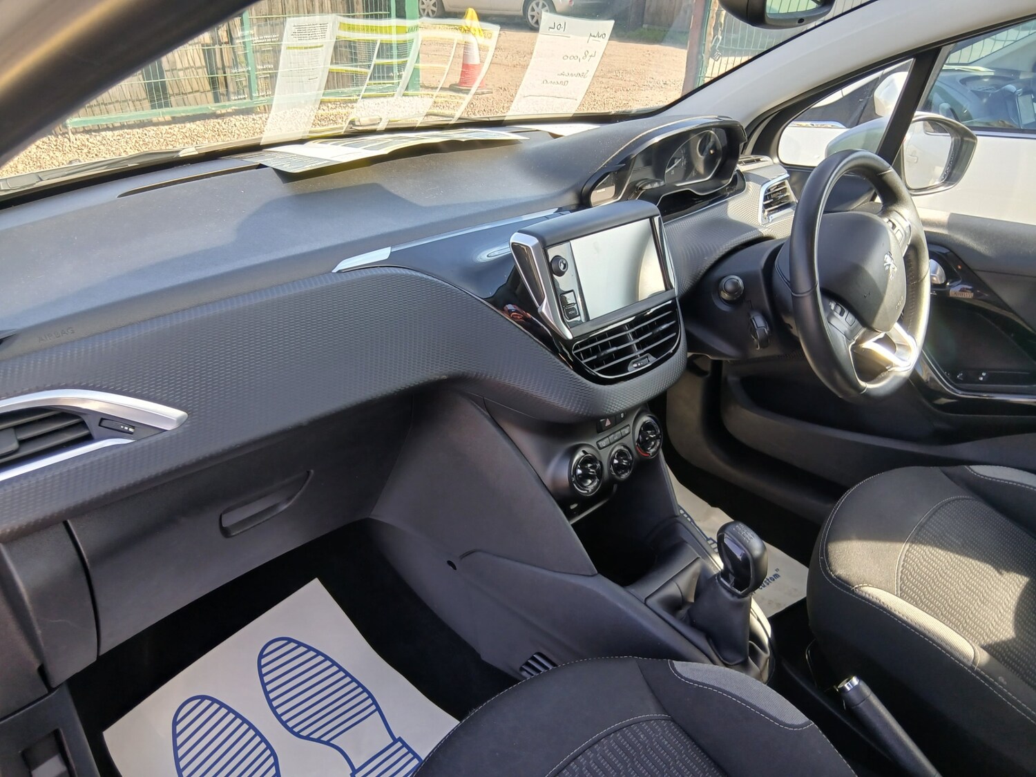 Used Peugeot 208 2015 for sale - 77973911: Photo 8