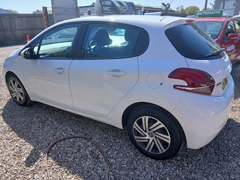 Used Peugeot 208 2015 for sale - 78389543: Photo