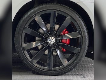 Used Volkswagen Scirocco 2017 for sale - 76234475: Photo 4