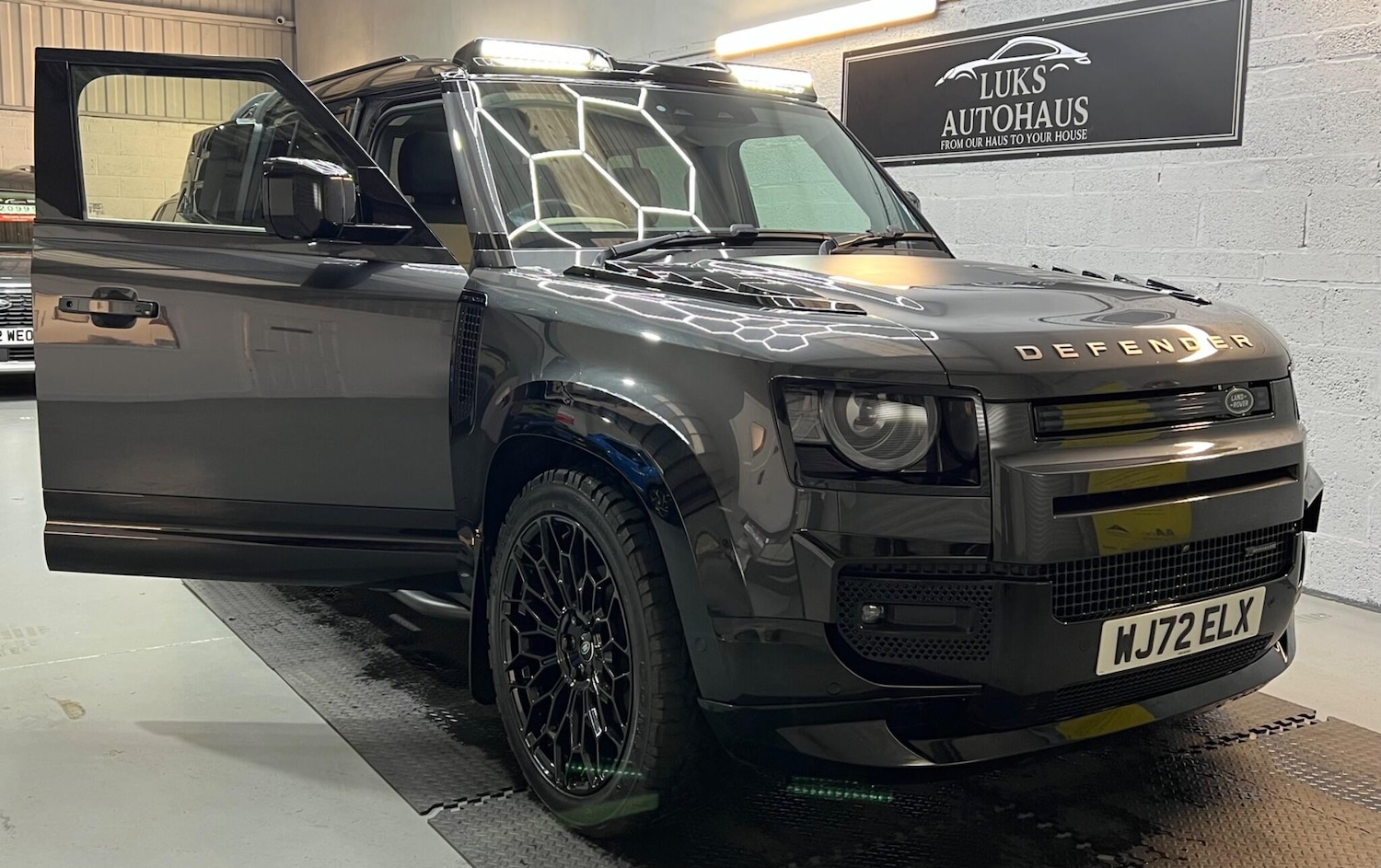 Used Land Rover Defender 110 2022 for sale - 76607102: Photo 11