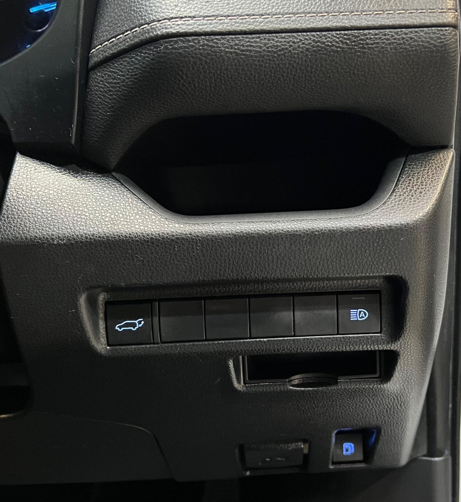 Used Toyota RAV4 2022 for sale - 77893097: Photo 18