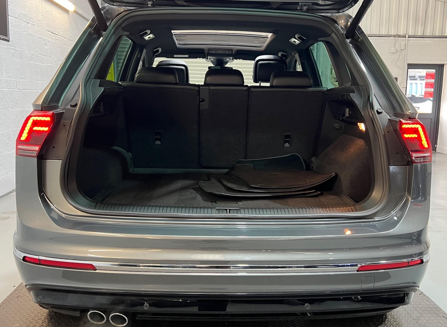 Used Volkswagen Tiguan 2018 for sale - 76753297: Photo 37