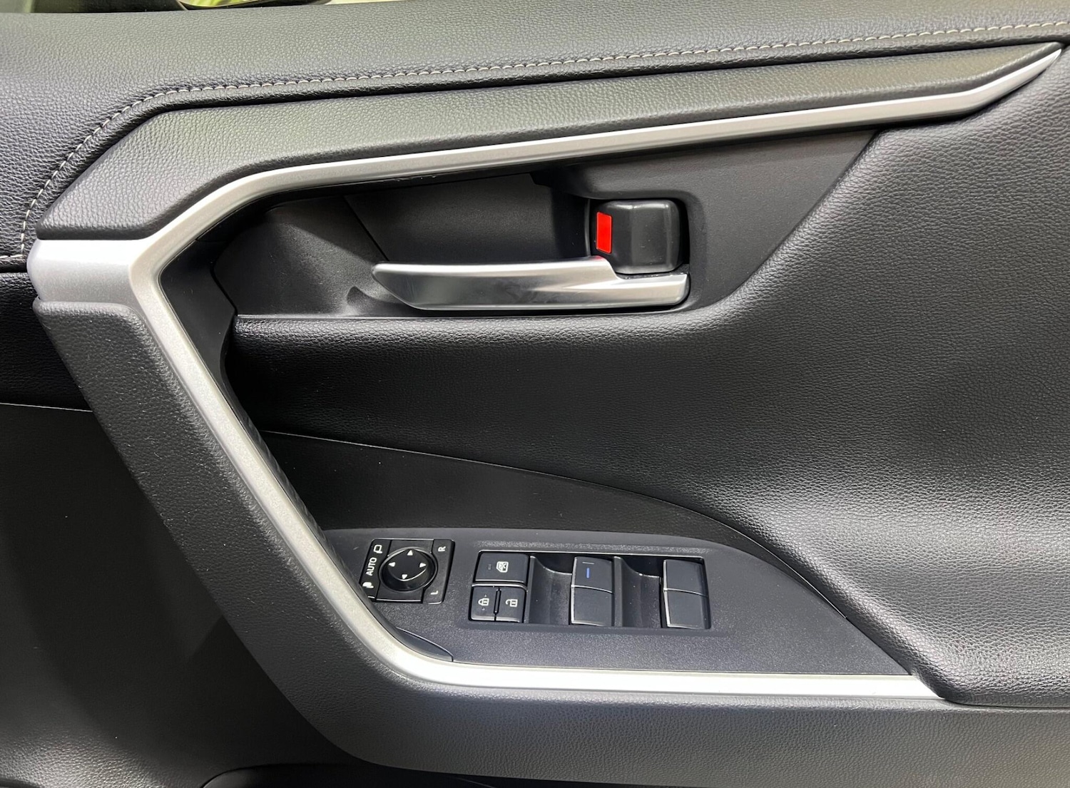 Used Toyota RAV4 2020 for sale - 76377533: Photo 13