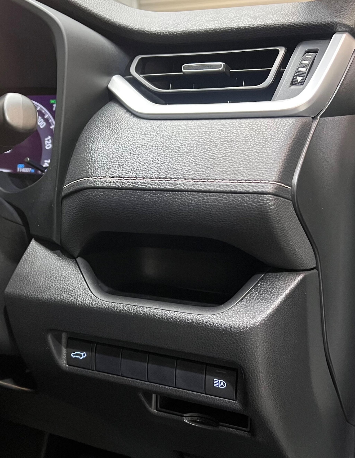 Used Toyota RAV4 2020 for sale - 76377533: Photo 14