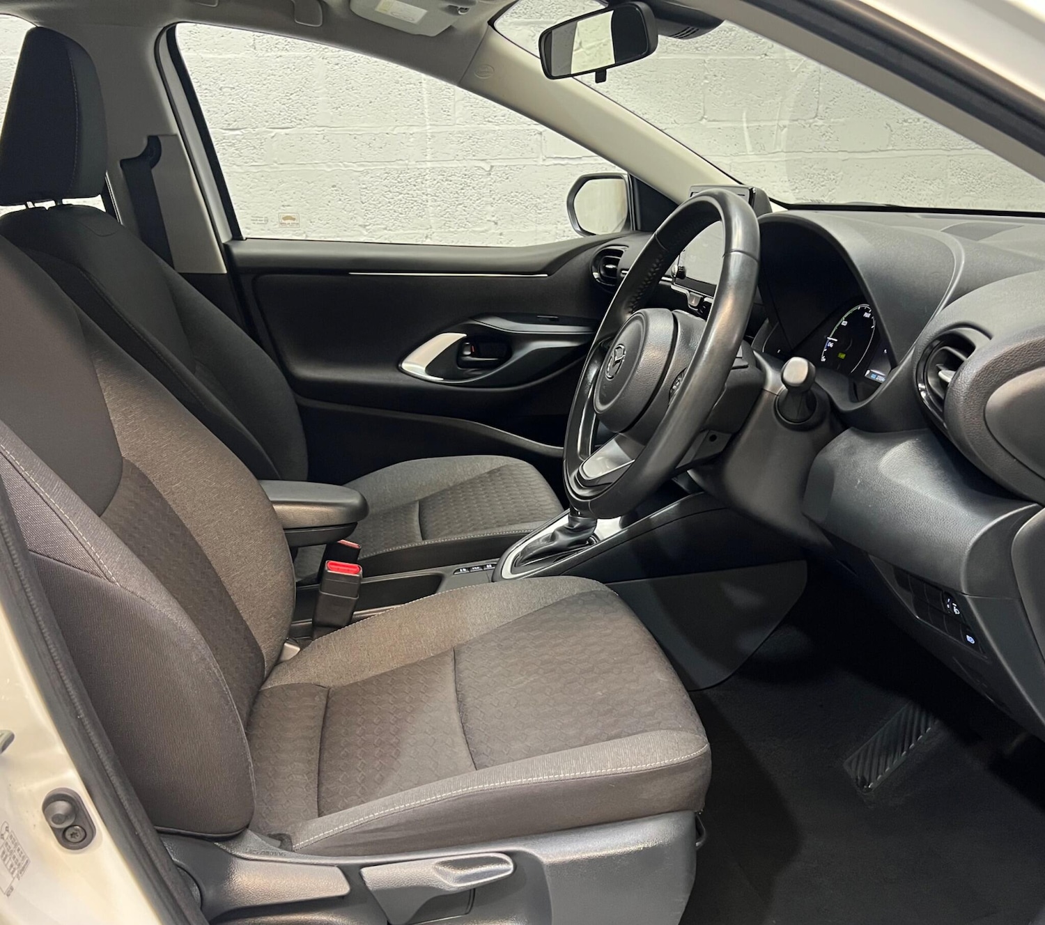 Used Mazda Mazda2 HYBRID 2023 for sale - 76032614: Photo 12