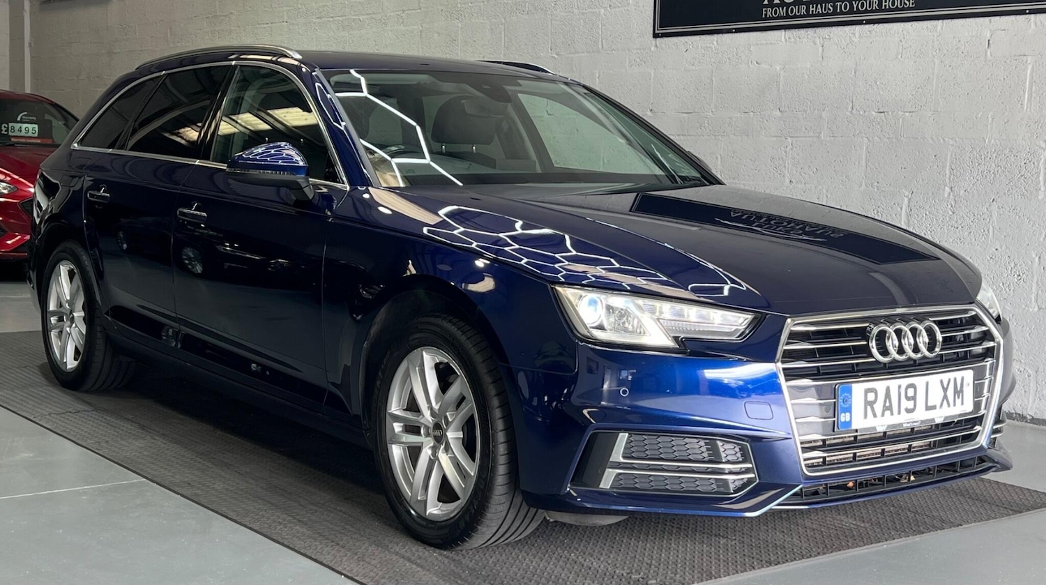 Used Audi A4 Avant 2019 for sale - 76041829: Photo 2