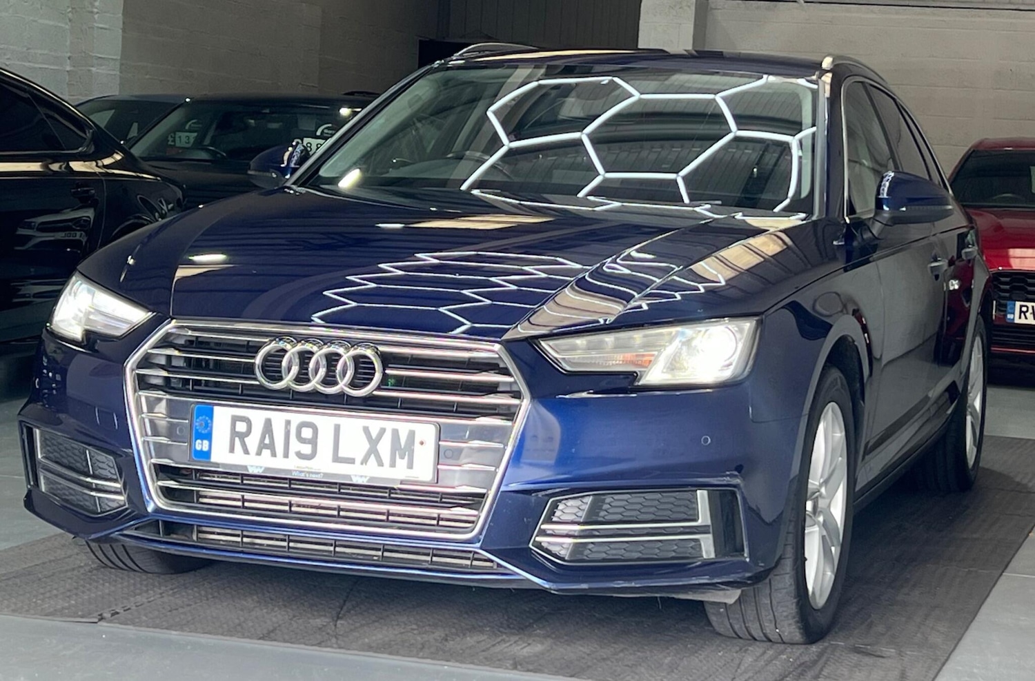 Used Audi A4 Avant 2019 for sale - 76041829: Photo 8