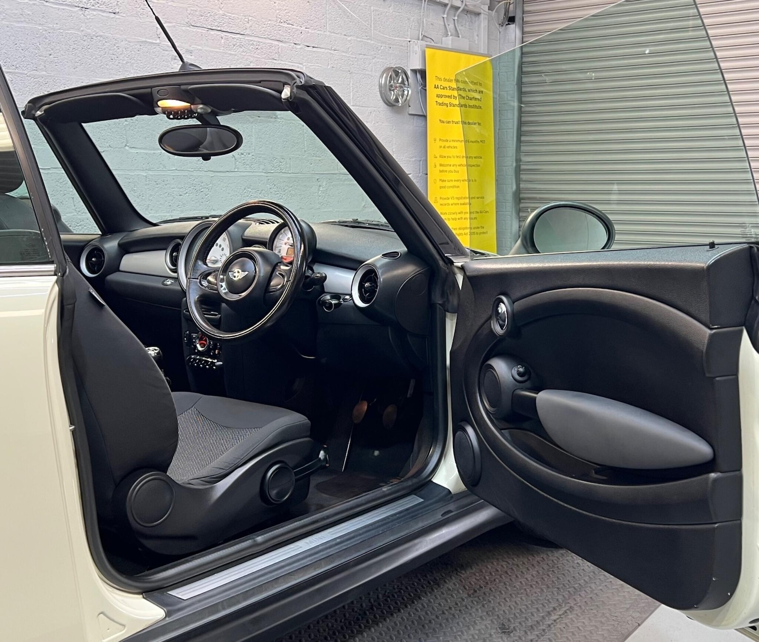 Used MINI Convertible 2011 for sale - 76440702: Photo 11