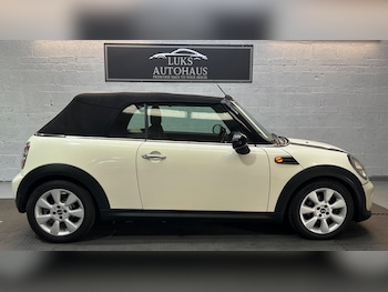 Used MINI Convertible 2011 for sale - 76440702: Photo