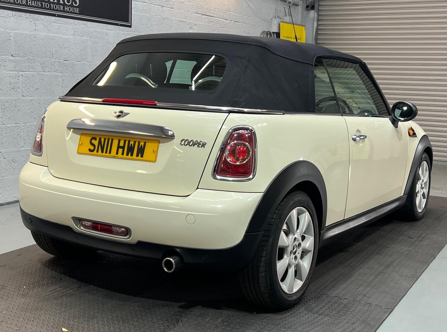 Used MINI Convertible 2011 for sale - 76440702: Photo 4