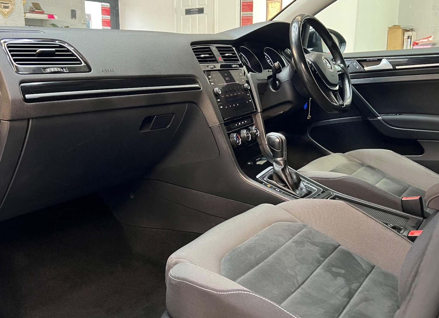 Used Volkswagen Golf 2017 for sale - 77793794: Photo 11