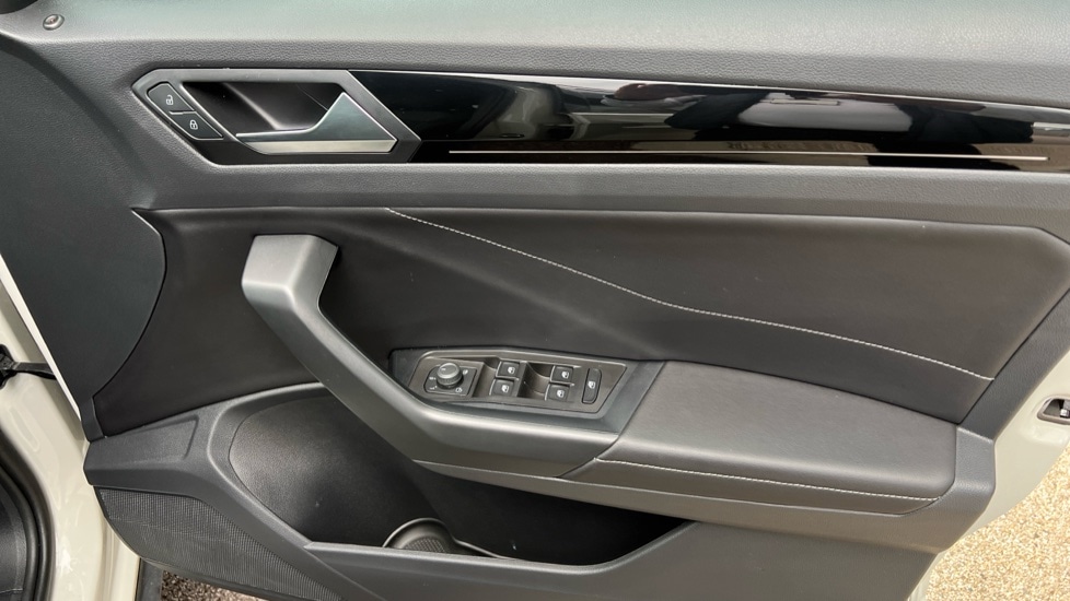 Used Volkswagen T-Roc 2023 for sale - 76575075: Photo 30