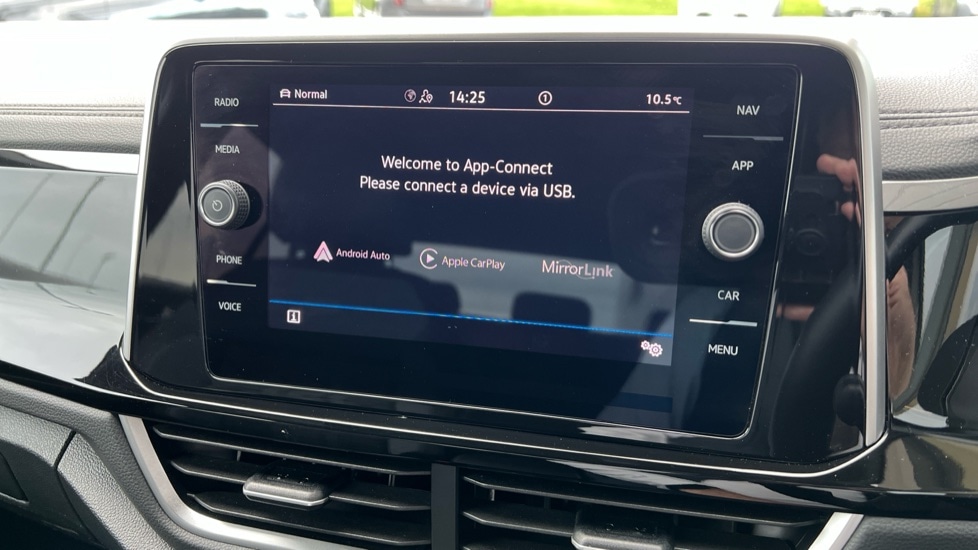 Used Volkswagen T-Roc 2023 for sale - 76575075: Photo 36