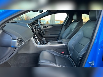 Used Jaguar XE 2020 for sale - 76971502: Photo